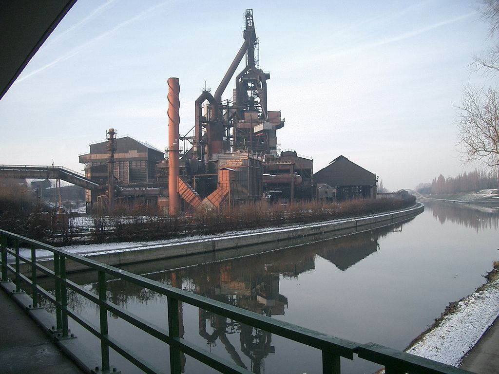 1024px-Clabecq_-_factory