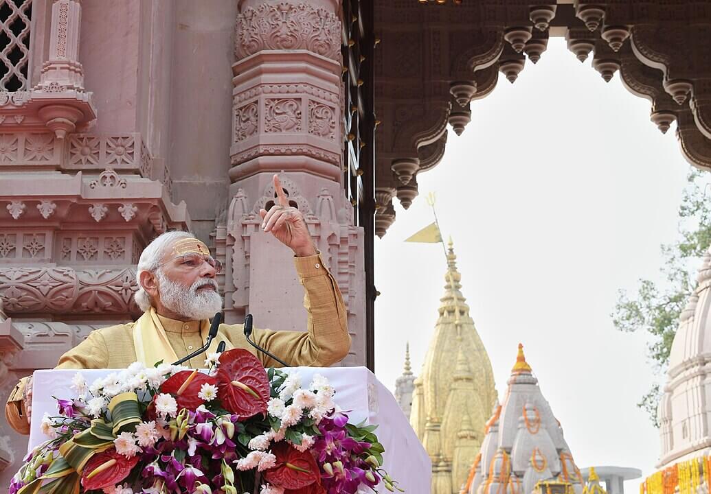 1035px-the-prime-minister-shri-narendra-modi-addressing-at-th