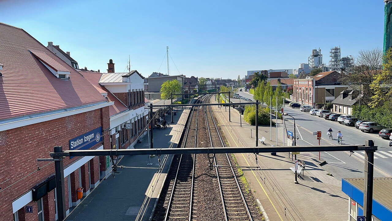 1280px-station-izegem-2