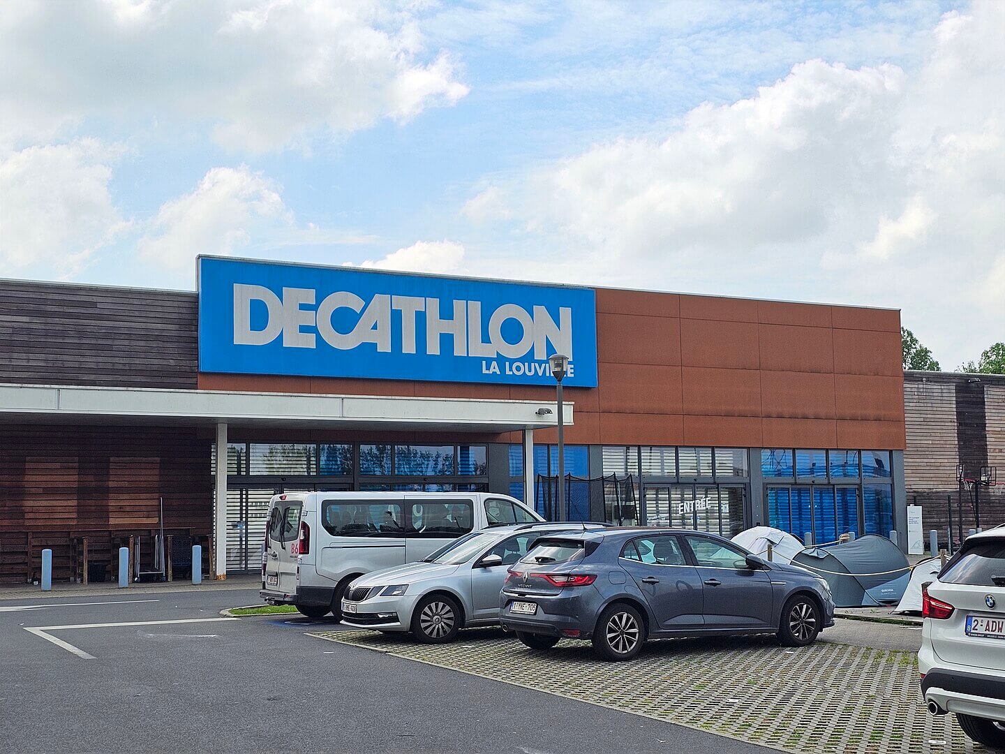 1440px-decathlon-la-louviere-2024-05-09