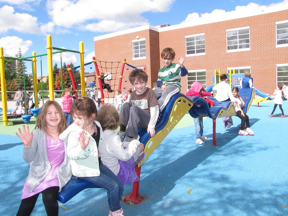 Children_Playing_in_Playground