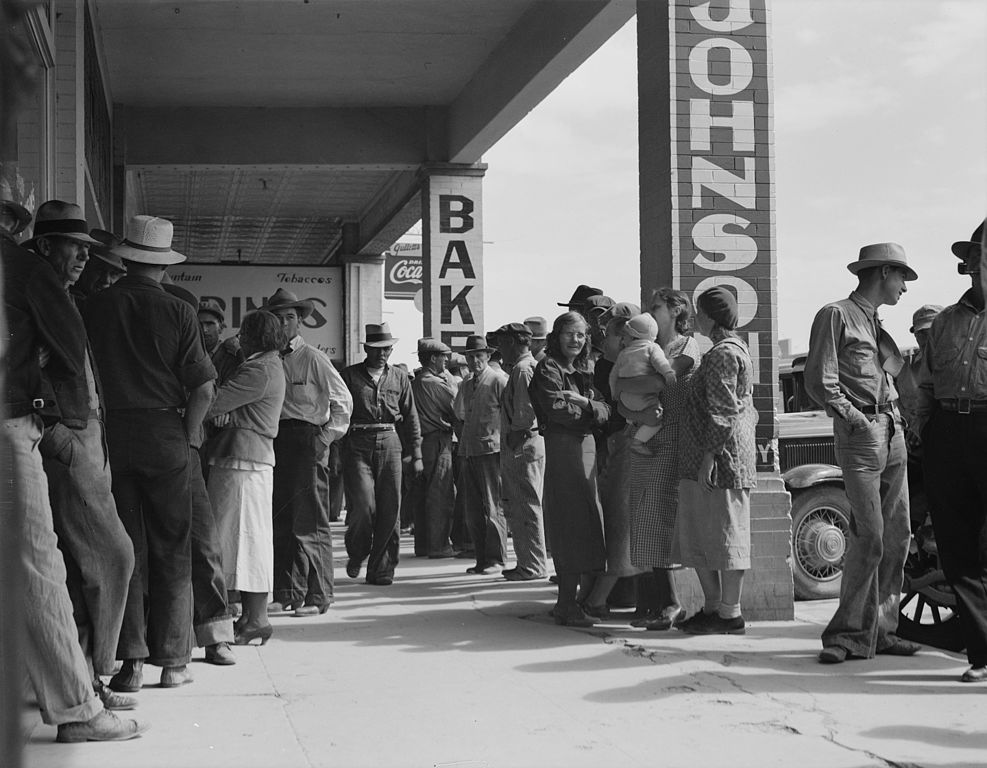 Waiting_for_relief_checks_during_Great_depression